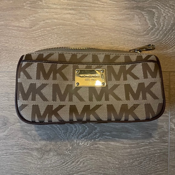 Michael Kors Cosmetic Bag - Picture 2 of 16